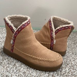Sanuk boots